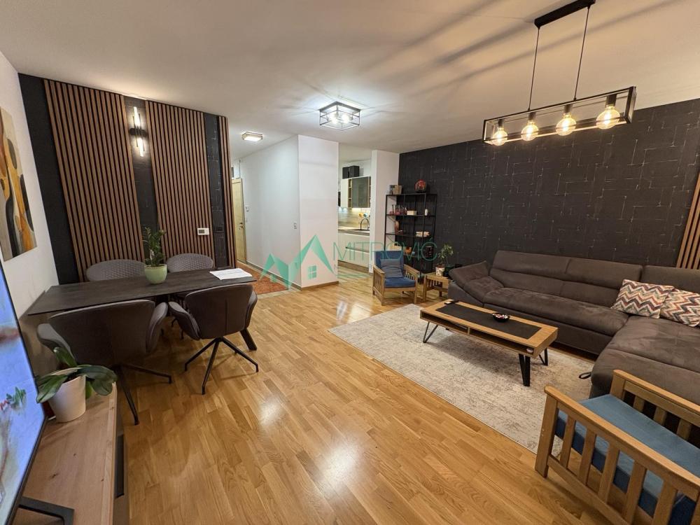 Slika 1 - Luksuzan četvorosoban stan u Petrovaradinu sa prelepim pogledom!