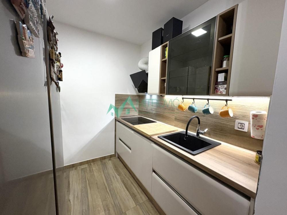 Slika 2 - Luksuzan četvorosoban stan u Petrovaradinu sa prelepim pogledom!