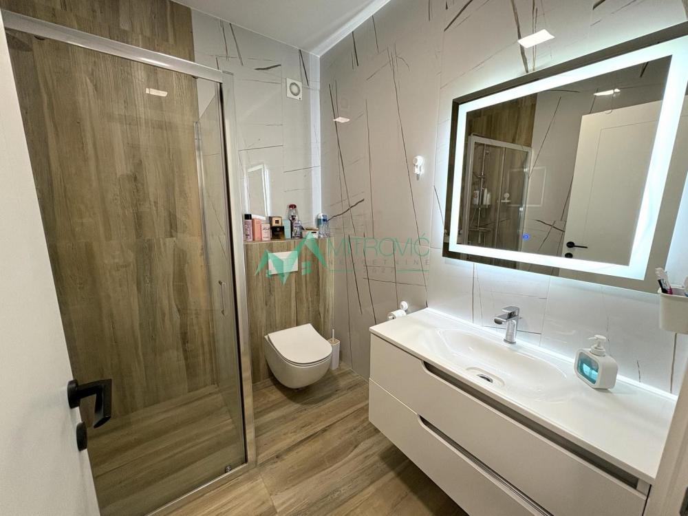 Slika 4 - Luksuzan četvorosoban stan u Petrovaradinu sa prelepim pogledom!