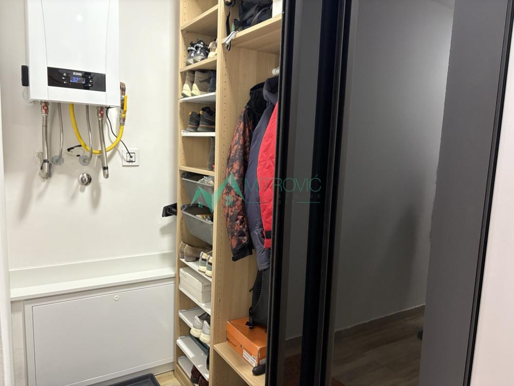 Slika 11 - Luksuzan četvorosoban stan u Petrovaradinu sa prelepim pogledom!