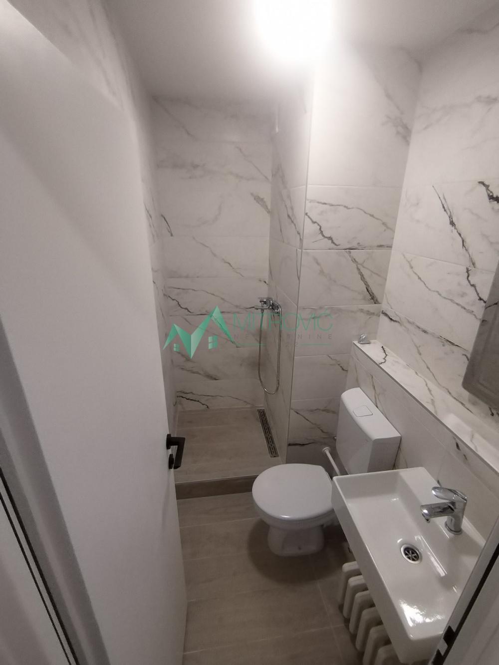 Slika 3 - Moderan troiposoban stan na Bulevaru Evrope - izuzetna ponuda 