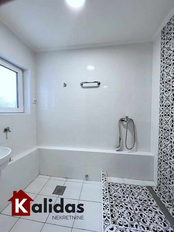 Slika 8 - Stan,NOVI SAD,CENTAR,kv: 37, € 123600, ID: 1008439