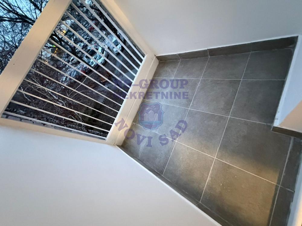 Slika 7 - Trosoban, 54m2, Sajmište Novi Sad, sa terasom, ima lift