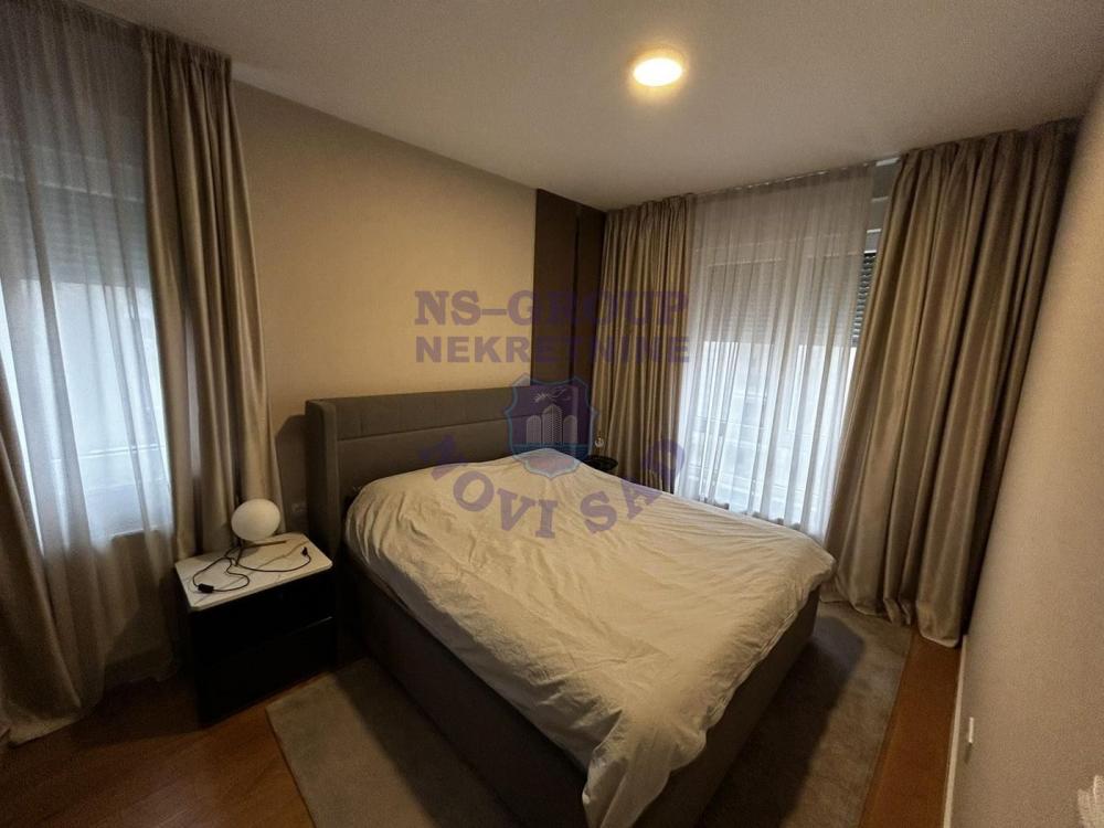 Slika 2 - Troiposoban, 76m2, Adamovićevo naselje Novi Sad, sa terasom, ima lift