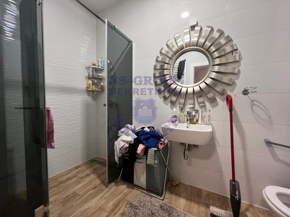 Slika 8 - Odličan četvorosoban stan!