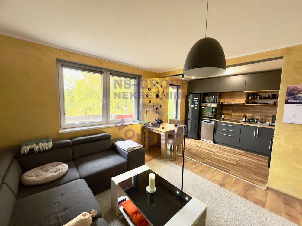 Slika 2 - Dvosoban, 53m2, Petrovaradin Novi Sad, sa terasom, ima lift