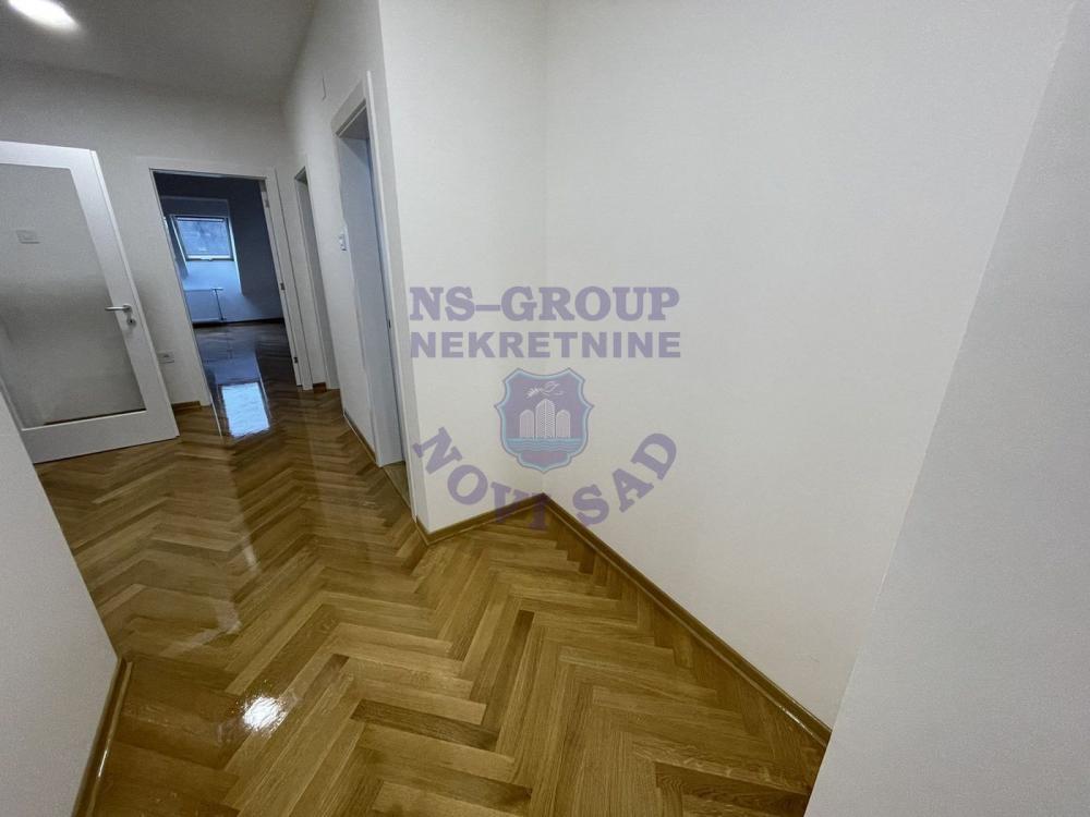 Slika 6 - Četvorosoban, 126m2, Novi Sad centar Novi Sad, sa terasom, ima lift