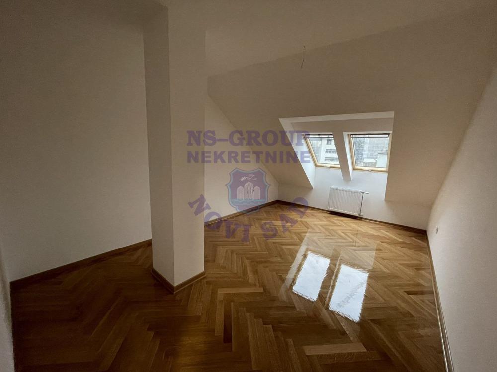 Slika 7 - Četvorosoban, 126m2, Novi Sad centar Novi Sad, sa terasom, ima lift