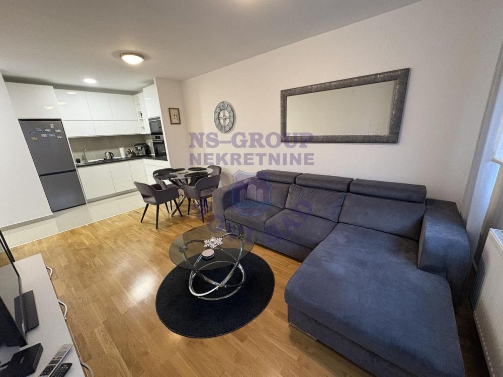 Slika 2 - Dvoiposoban, 59m2, Novo naselje Novi Sad, sa terasom, ima lift