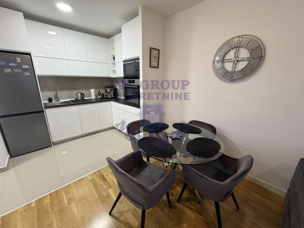 Slika 8 - Dvoiposoban, 59m2, Novo naselje Novi Sad, sa terasom, ima lift