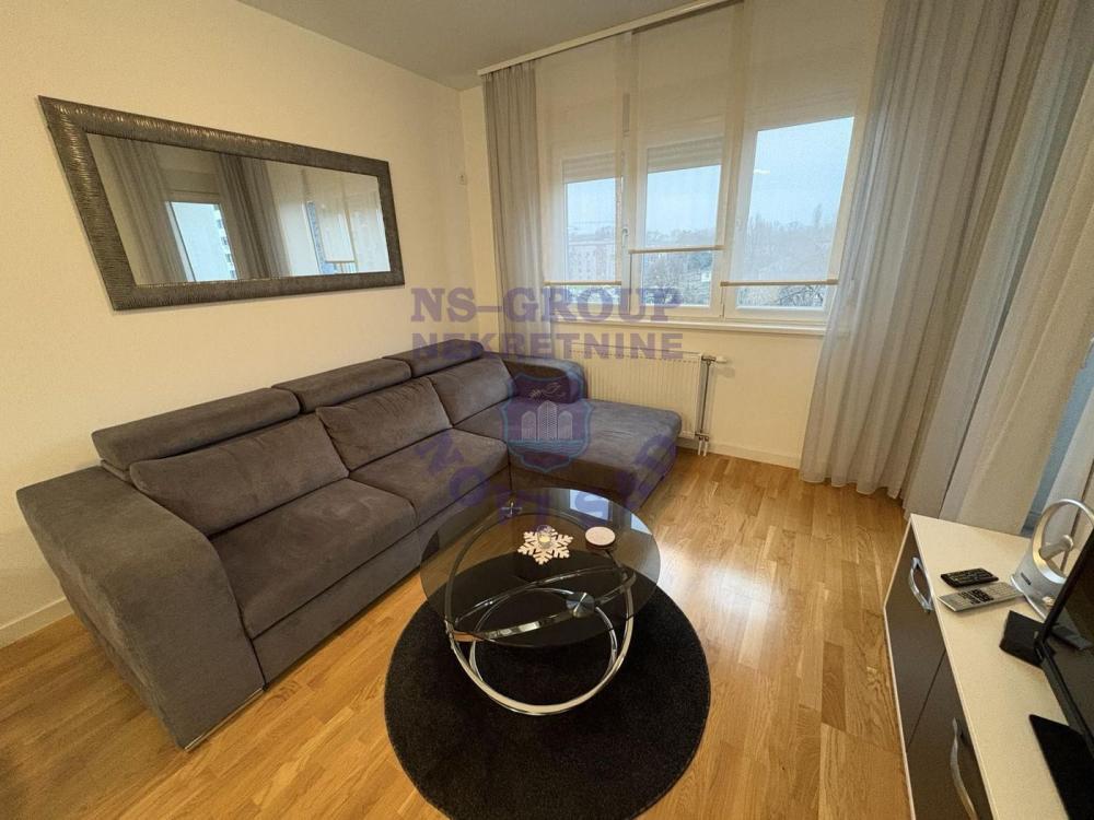 Glavna slika -Dvoiposoban, 59m2, Novo naselje Novi Sad, sa terasom, ima lift