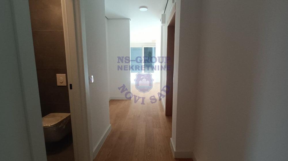 Slika 1 - Petosoban, 158m2, Bulevar patrijarha Pavla (Somborski bulevar) Novi Sad, sa terasom, ima lift