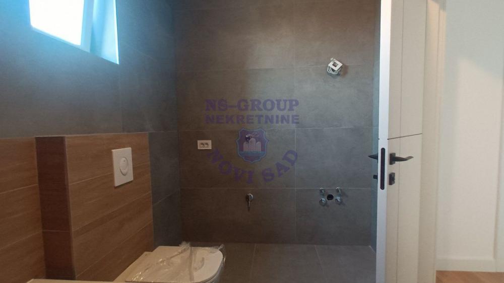 Slika 4 - Petosoban, 158m2, Bulevar patrijarha Pavla (Somborski bulevar) Novi Sad, sa terasom, ima lift