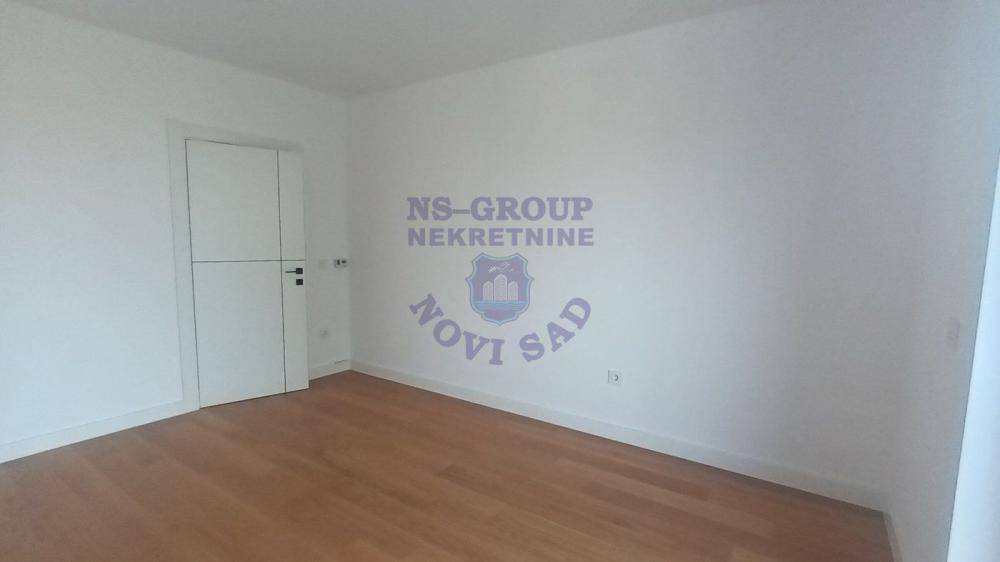 Slika 8 - Petosoban, 158m2, Bulevar patrijarha Pavla (Somborski bulevar) Novi Sad, sa terasom, ima lift