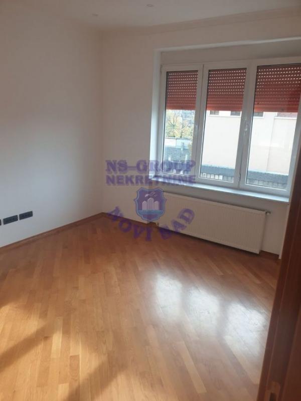 Glavna slika -Odlican stan u centru grada!