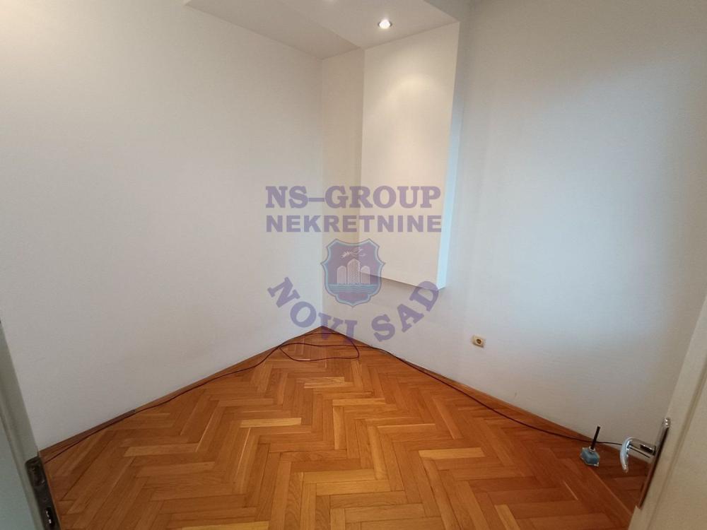 Slika 7 - Odličan dvosoban stan na Bulevaru!