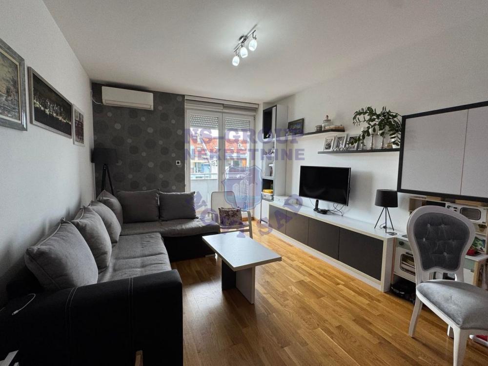 Glavna slika -Odličan dvosoban stan na Novoj Detelinari! 