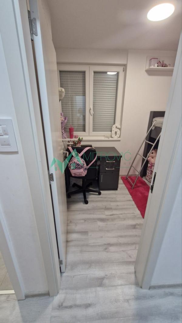 Slika 3 - Nov, funkcionalan stan sa odvojenom spavaćom sobom + parking mesto 