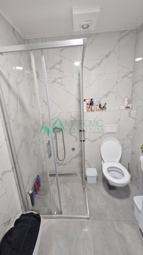 Slika 4 - Nov, funkcionalan stan sa odvojenom spavaćom sobom + parking mesto 