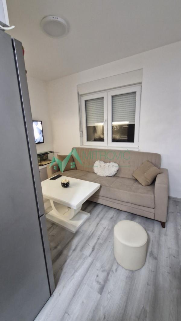 Slika 1 - Nov, funkcionalan stan sa odvojenom spavaćom sobom + parking mesto 