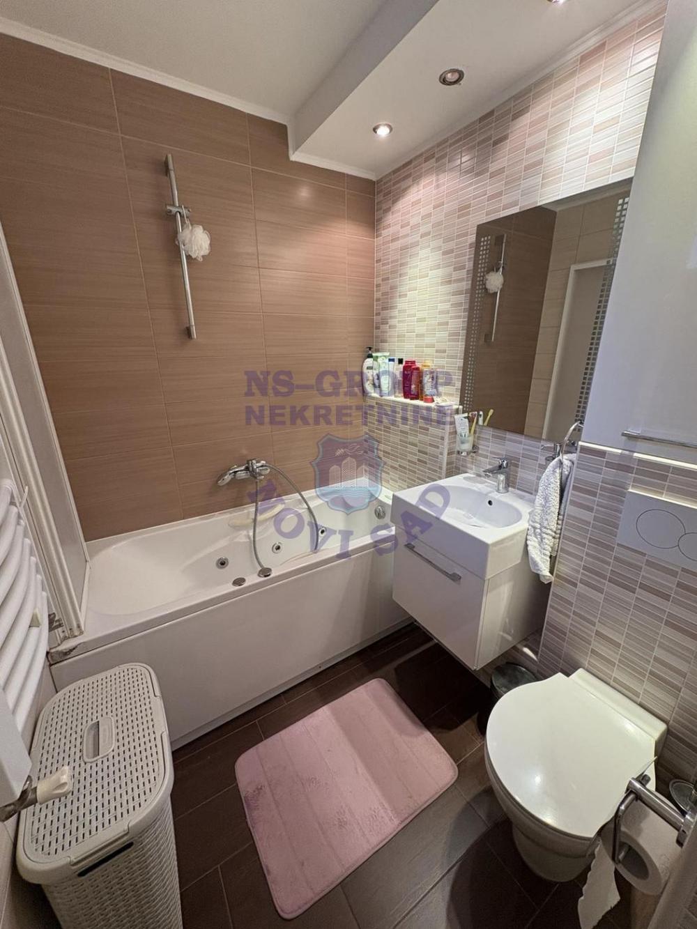 Slika 10 - Trosoban, 78m2, Liman 3 Novi Sad, sa terasom, ima lift