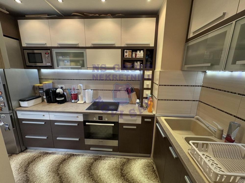 Slika 3 - Trosoban, 78m2, Liman 3 Novi Sad, sa terasom, ima lift