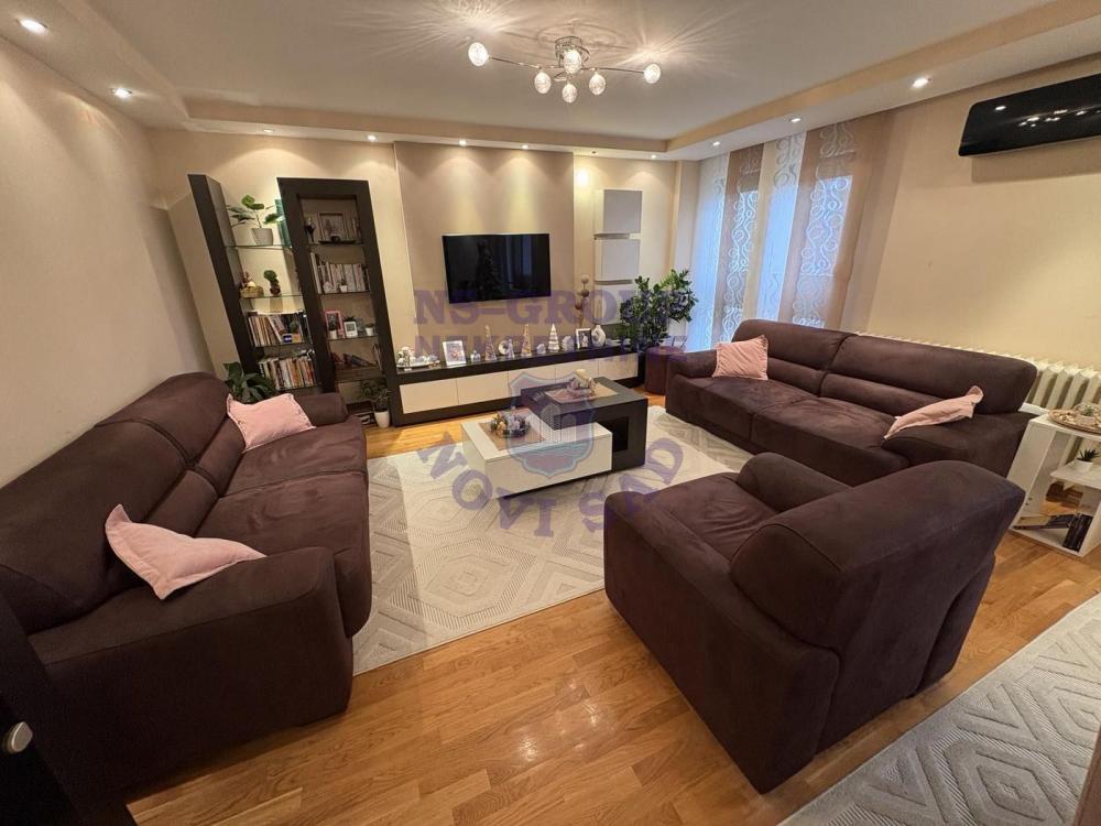 Slika 2 - Trosoban, 78m2, Liman 3 Novi Sad, sa terasom, ima lift