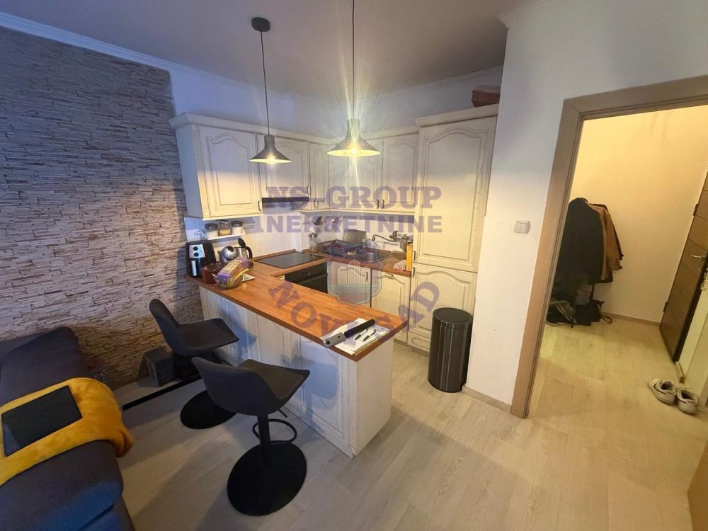 Slika 3 - Trosoban, 72m2, Socijalno Novi Sad, sa terasom