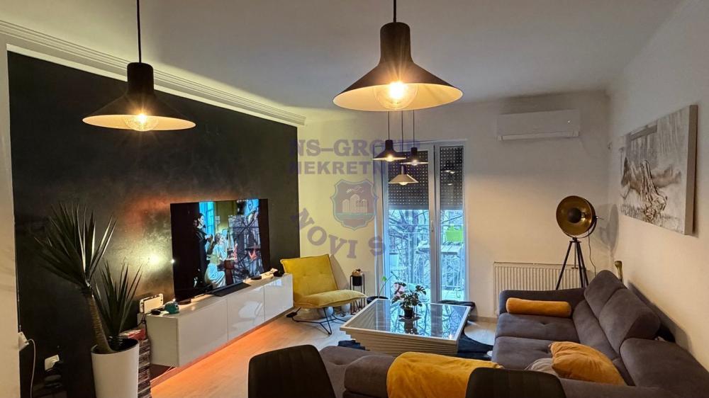 Slika 1 - Trosoban, 72m2, Socijalno Novi Sad, sa terasom