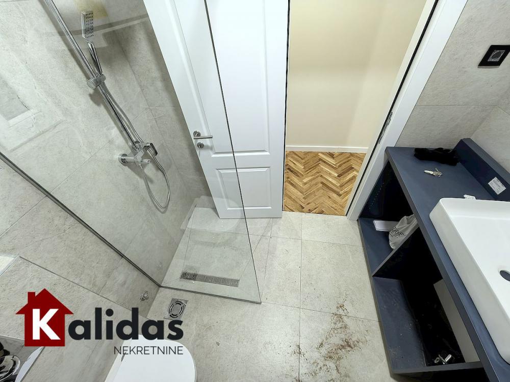 Slika 7 - Stan,NOVI SAD,CENTAR,kv: 59, € 180250, ID: 1008441