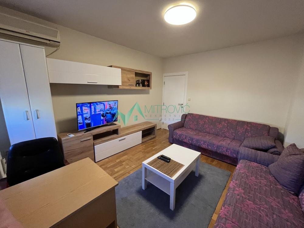 Slika 1 - Odličan jednoiposoban stan na Grbavici-izuzetna lokacija 