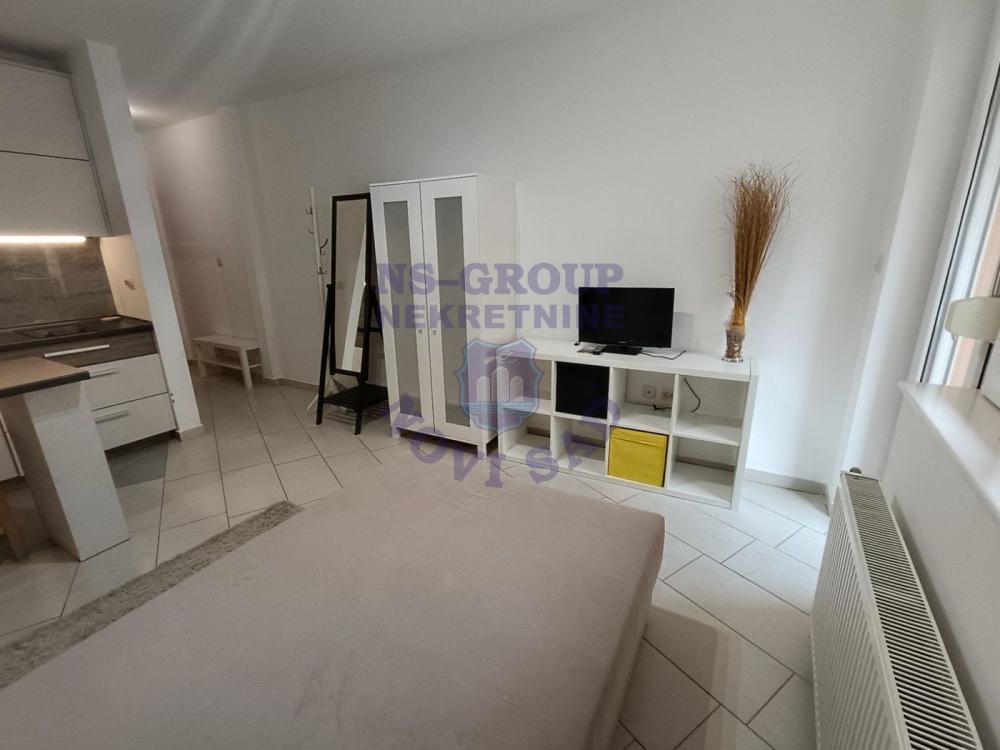 Slika 9 - Jednosoban, 24m2, Kej žrtava racije Novi Sad, sa terasom, ima lift