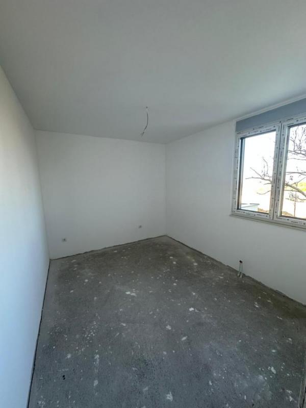 Slika 2 - Dvoiposoban 60m Novi Sad Mišeluk, kod Kovid bolnice preduseljenjem