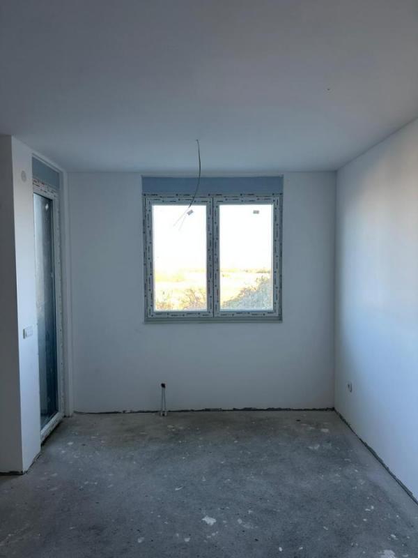 Slika 9 - Dvoiposoban 60m Novi Sad Mišeluk, kod Kovid bolnice preduseljenjem