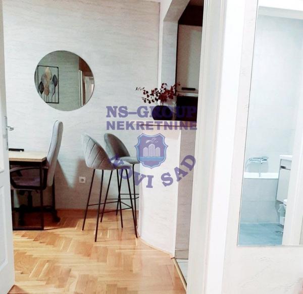 Slika 4 - Dvoiposoban, 54m2, Detelinara Novi Sad