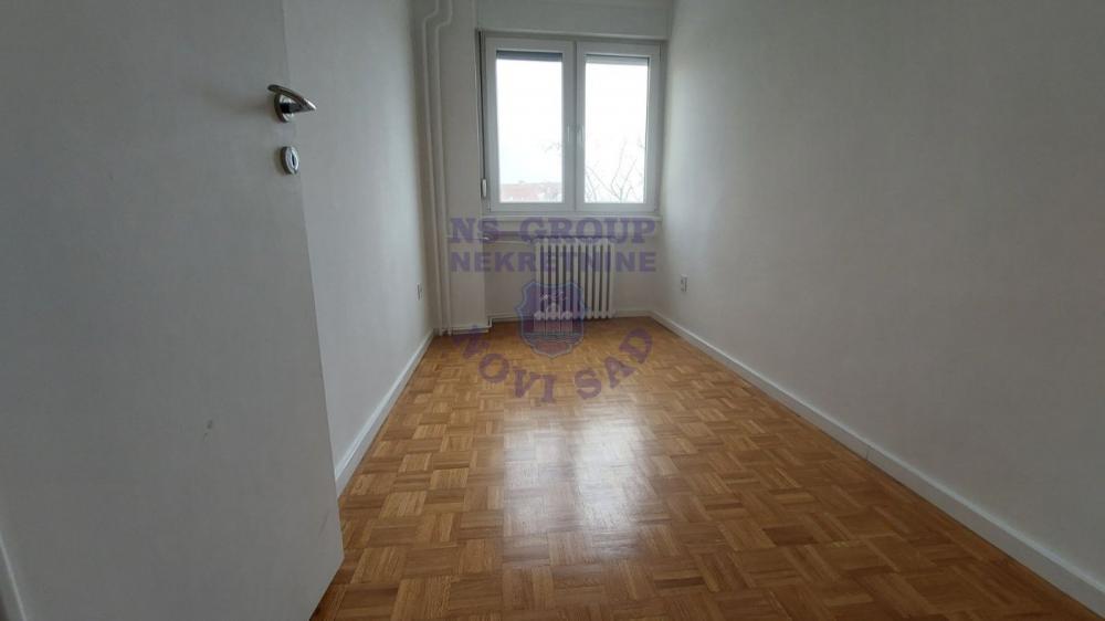 Slika 2 - Na prodaju kompletno renoviran troiposoban stan na Socijalnom!