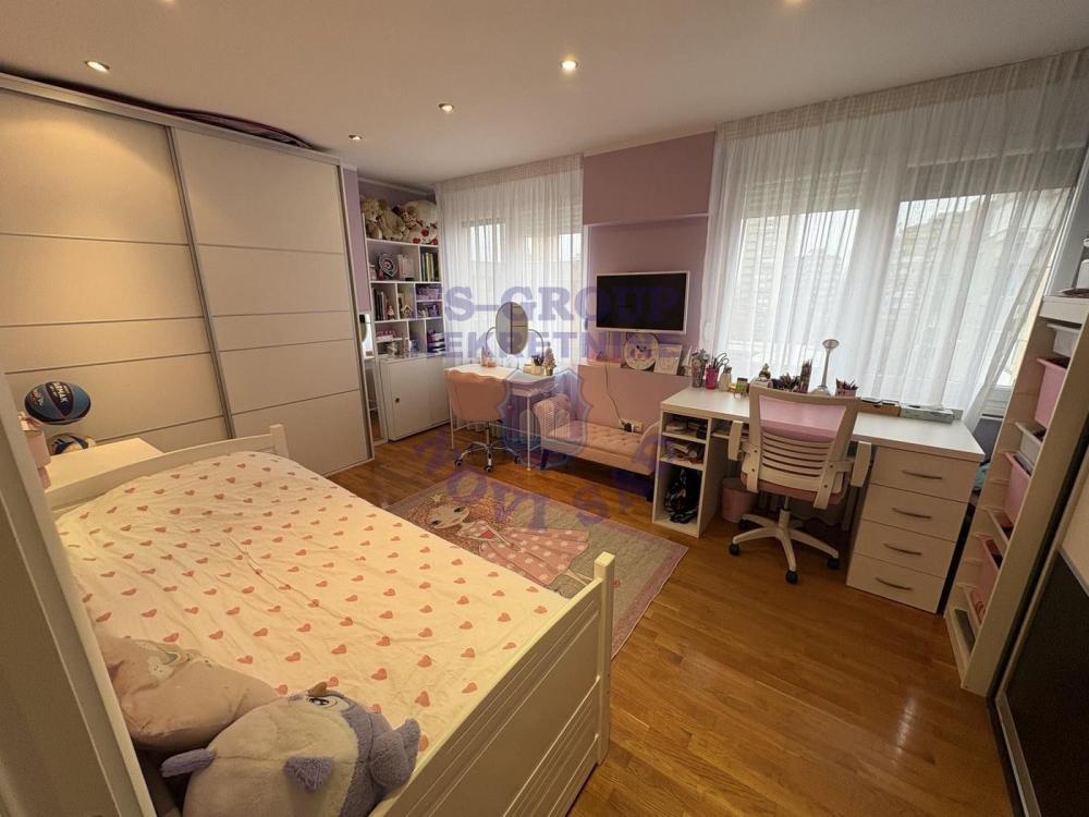 Slika 3 -  Fenomenalan komplet renoviran namešten uknjižen trosoban stan.