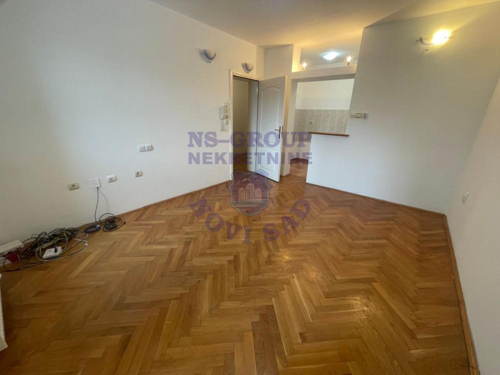 Slika 2 - Prodaja stana, 38m2, Nova Detelinara Novi Sad, sa terasom, ima lift