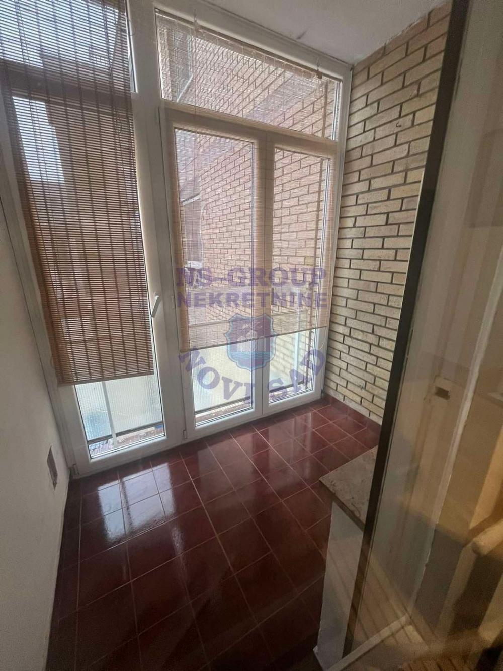 Slika 5 - Jednosoban, 42m2, Kej žrtava racije Novi Sad, sa terasom, ima lift