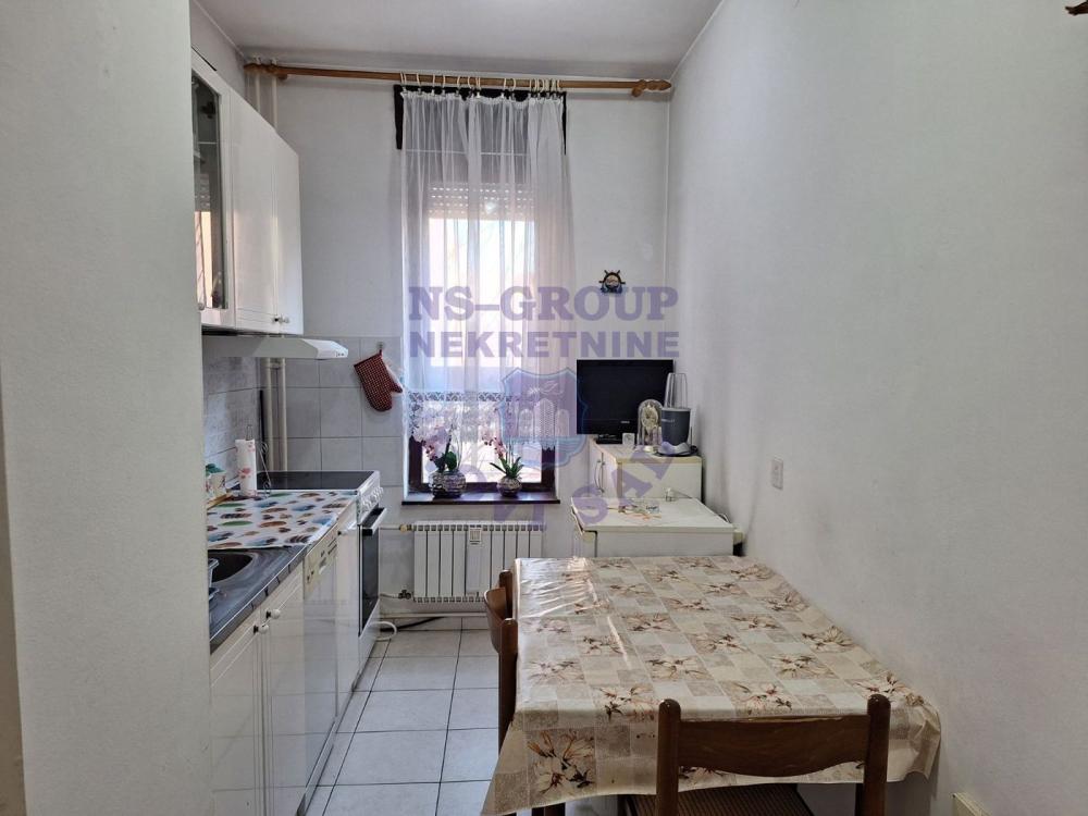 Slika 6 - Dvosoban, 45m2, Grbavica Novi Sad, sa terasom, ima lift