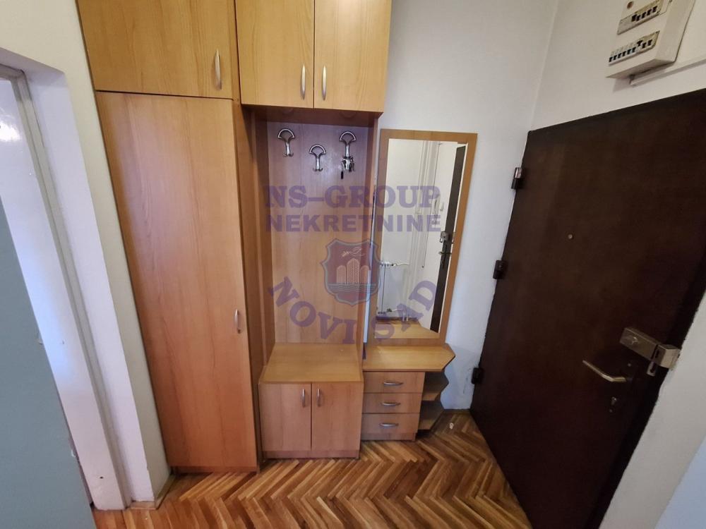 Slika 11 - Dvosoban, 45m2, Grbavica Novi Sad, sa terasom, ima lift