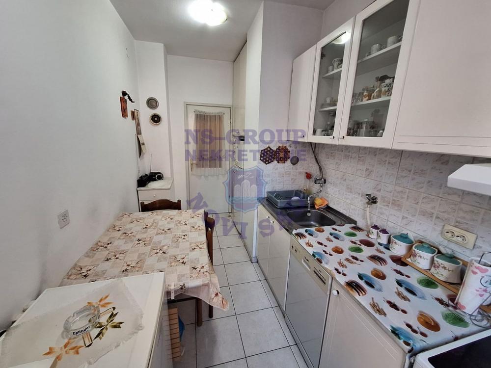 Slika 7 - Dvosoban, 45m2, Grbavica Novi Sad, sa terasom, ima lift