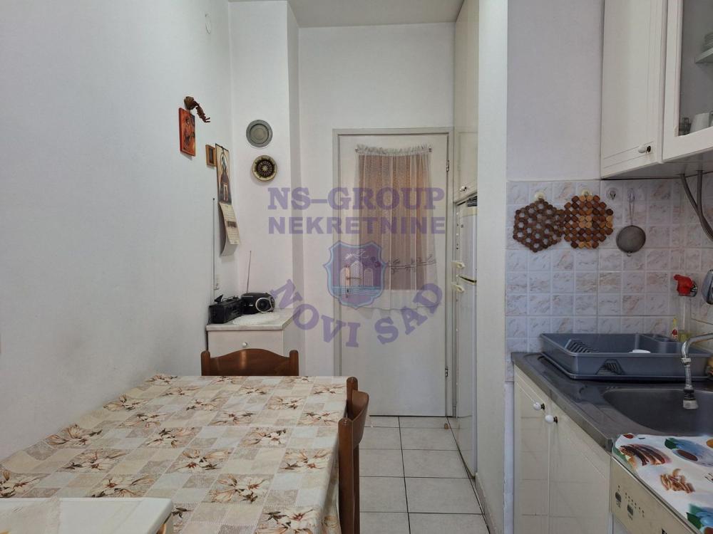 Slika 8 - Dvosoban, 45m2, Grbavica Novi Sad, sa terasom, ima lift