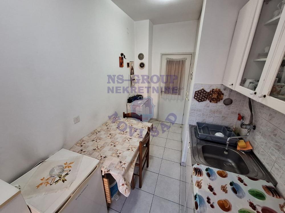 Slika 9 - Dvosoban, 45m2, Grbavica Novi Sad, sa terasom, ima lift