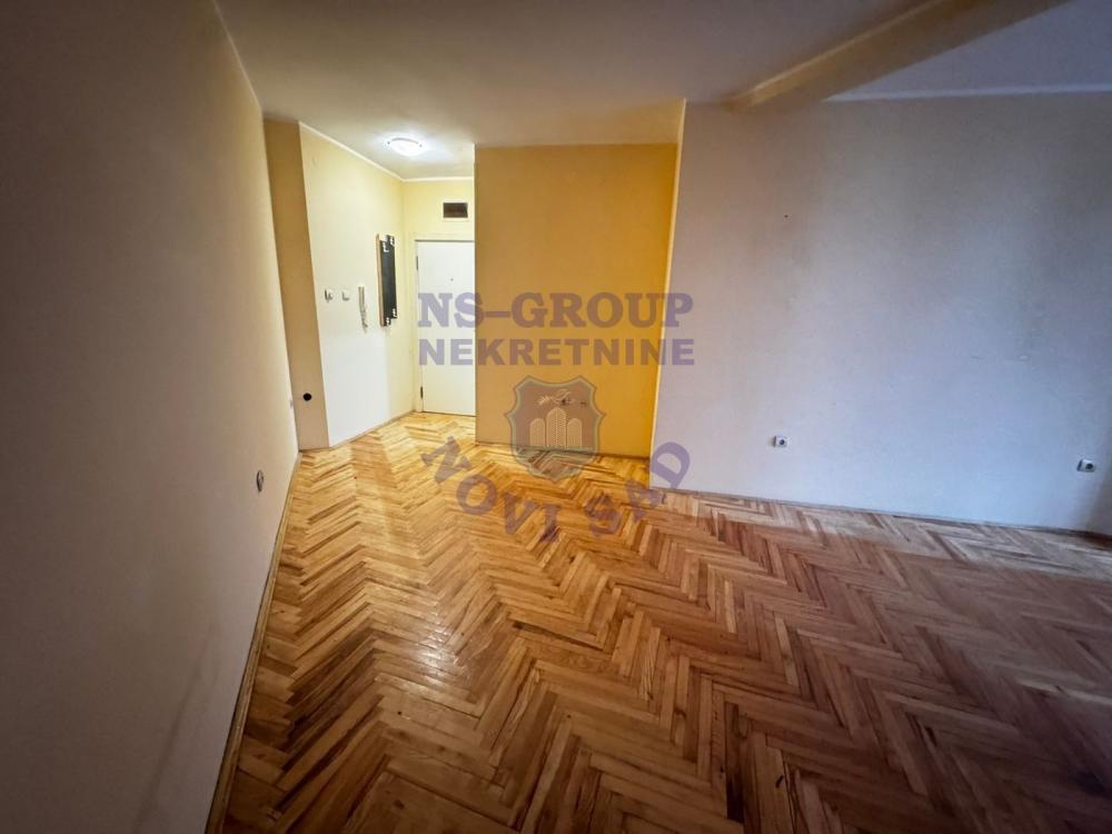 Slika 2 - Jednosoban, 30m2, Grbavica Novi Sad, sa terasom