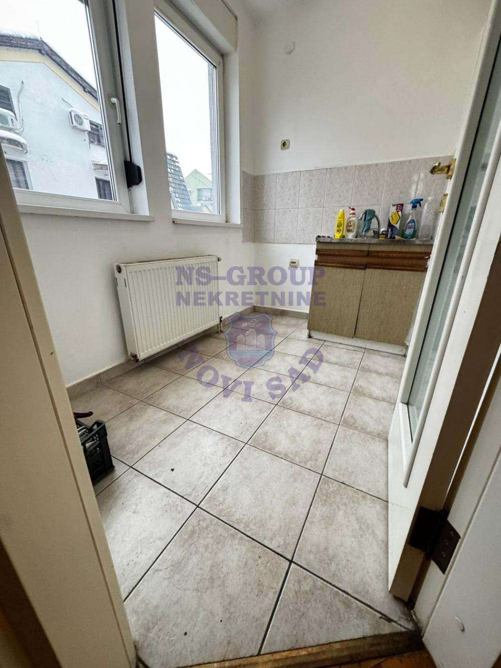 Slika 4 - Jednosoban, 30m2, Grbavica Novi Sad, sa terasom