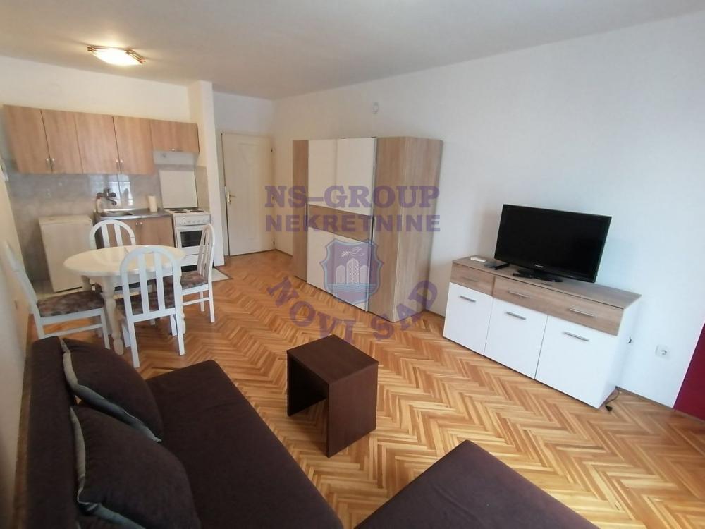 Glavna slika -Odlicna garsonjera na Podbari 