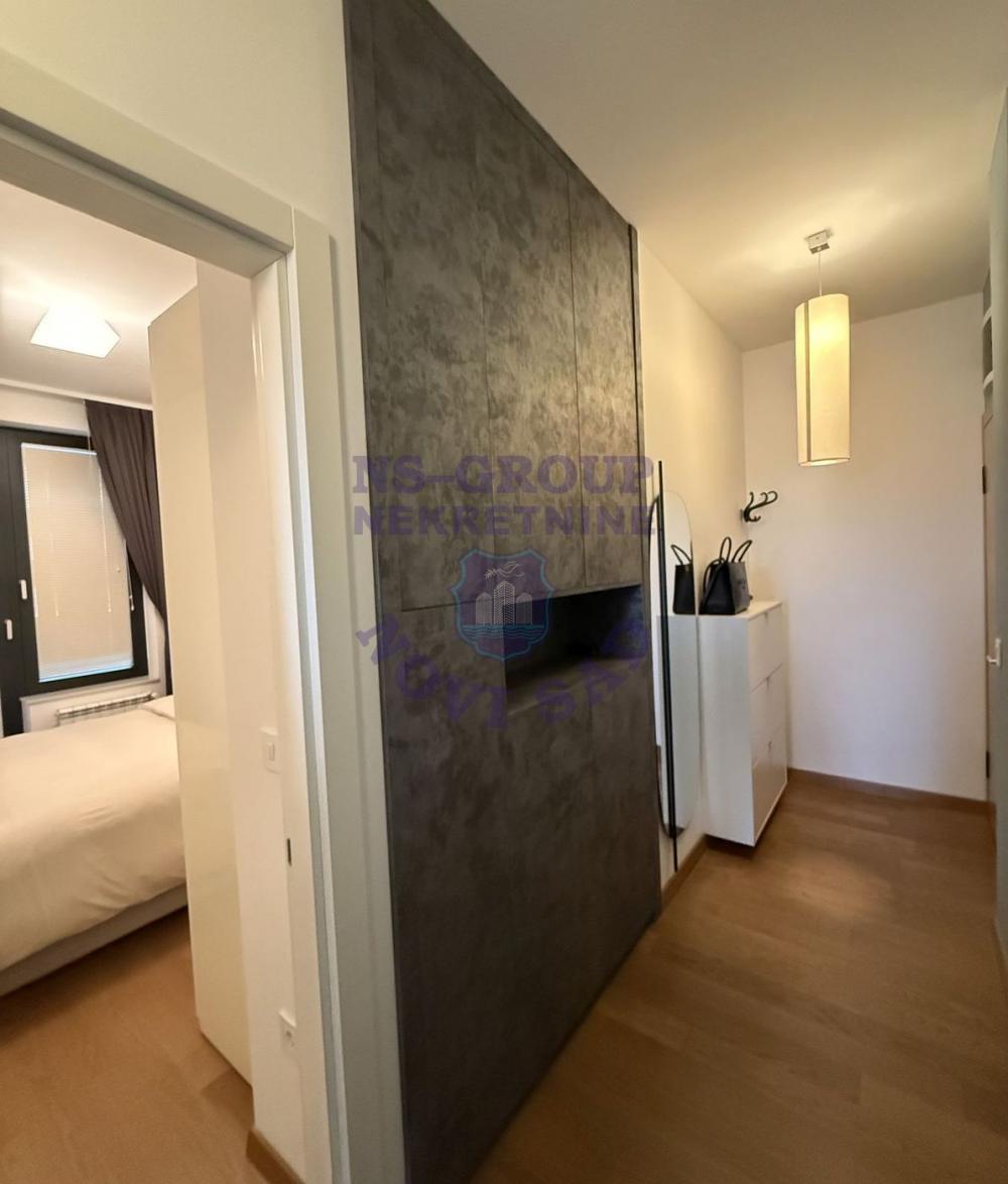 Slika 10 - Centar Novog Sada, luksuzna zgrada, elegantan i modreno namešten dvosoban stan! š. 561883