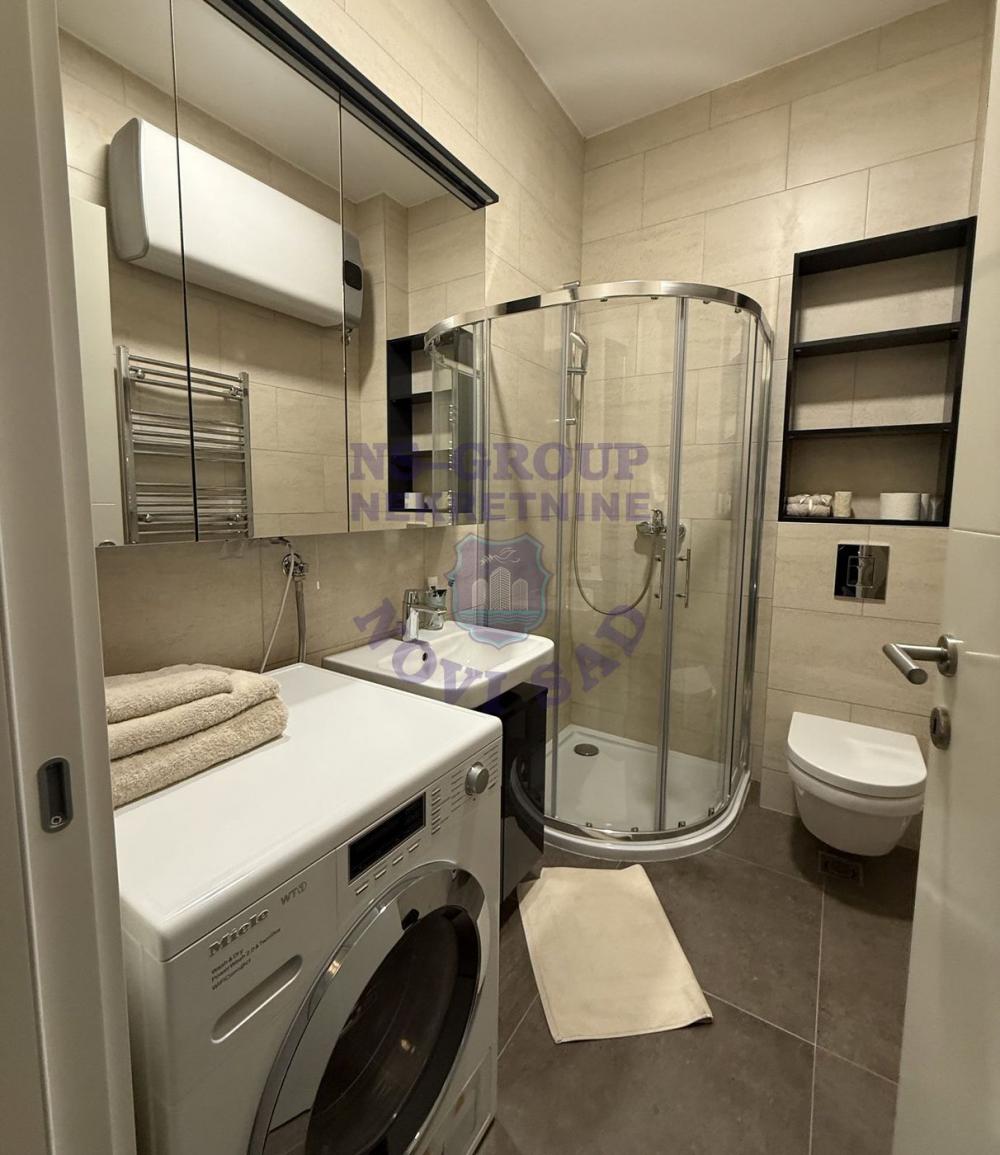 Slika 7 - Centar Novog Sada, luksuzna zgrada, elegantan i modreno namešten dvosoban stan! š. 561883