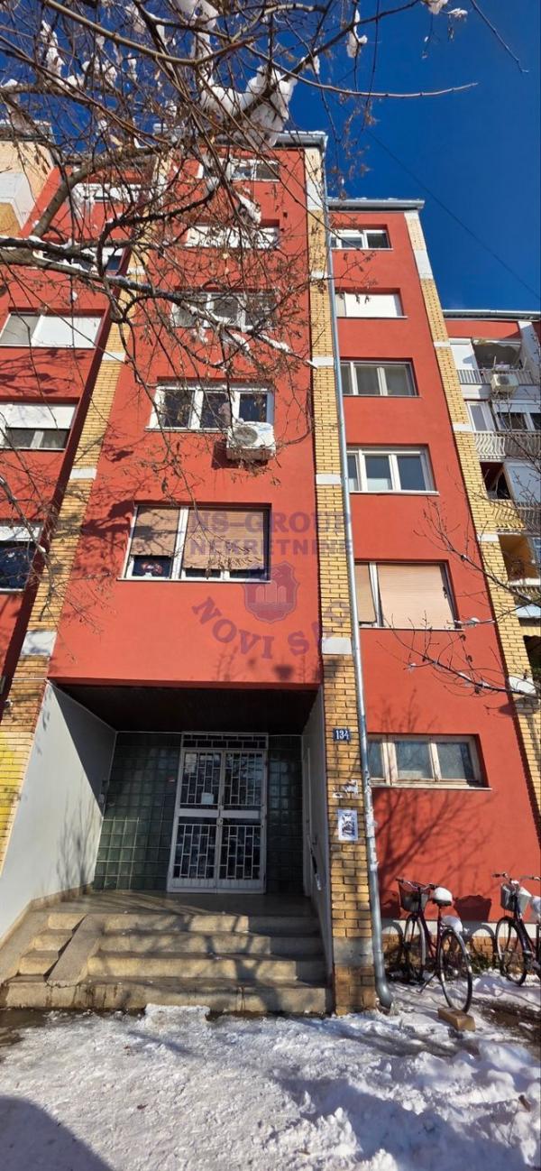 Slika 7 - Prodaja stana, 50m2, Avijatičarsko naselje Novi Sad, sa terasom, ima lift